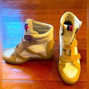 Tommy Hilfiger Women's Beige and White Wedge Sneakers